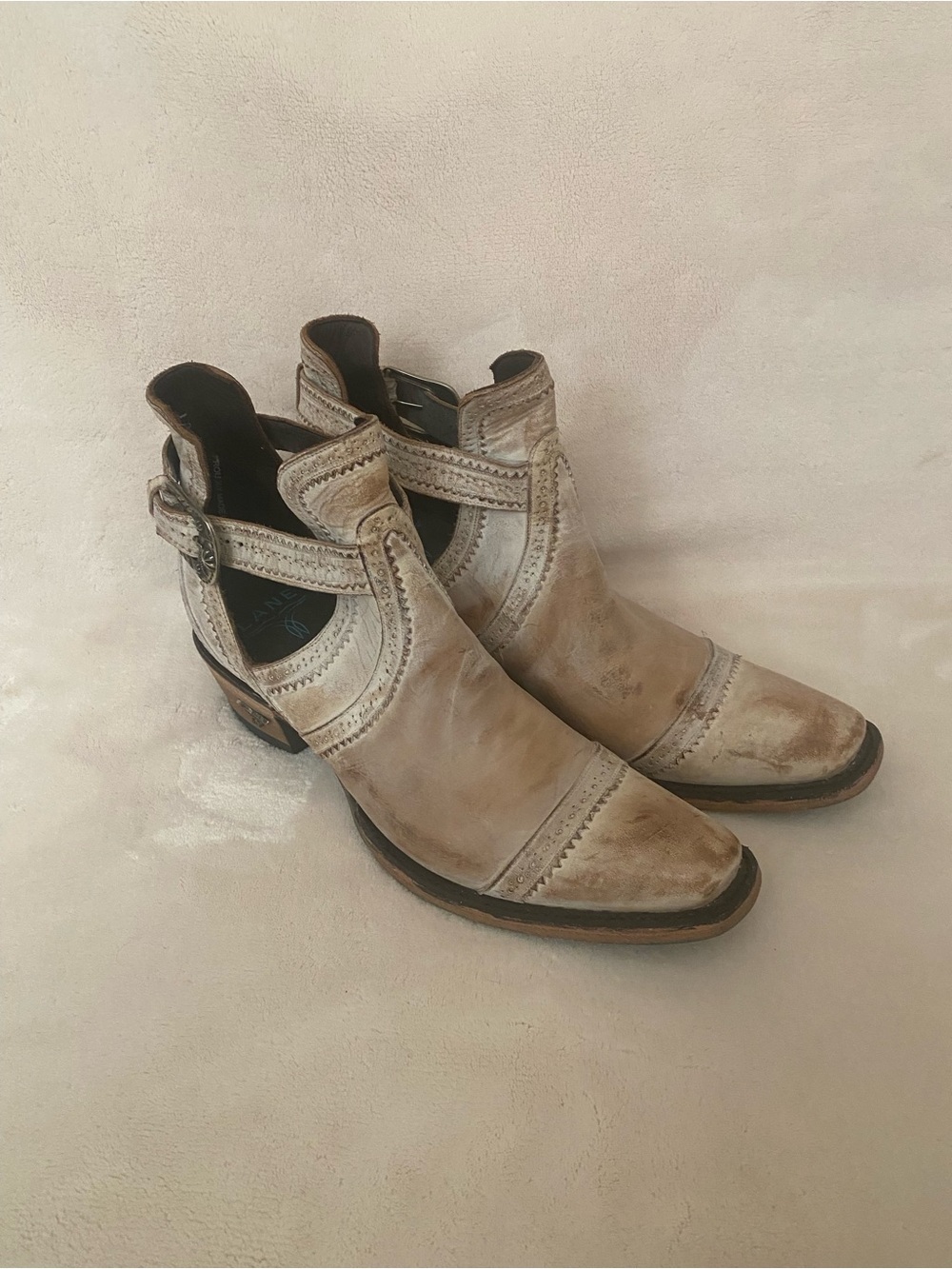 NEW Lane Women's Cahoots Distressed Leather Ankle Boots